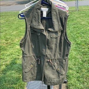 Arm green women’s vest!